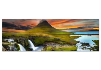 Canvas Kirkjufell at Sunset (1-piece) - Green Landscape with Mountains