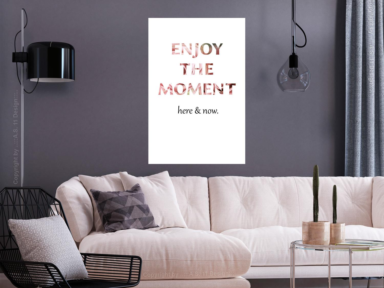 Poster Enjoy the Moment - English text with a pink motif on a white background