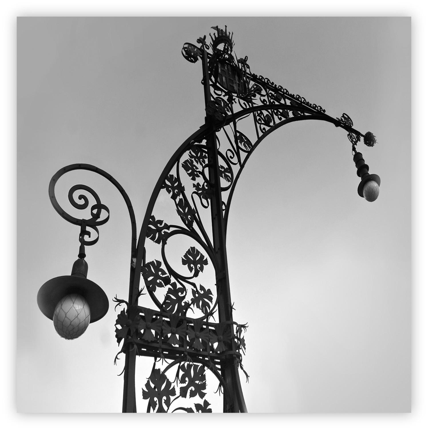Poster Barcelona Lantern - black and white architecture of lamps in Spain