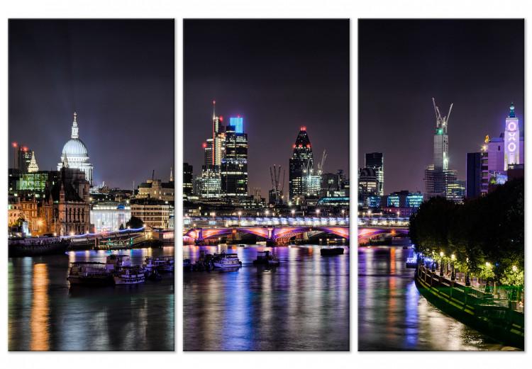 Canvas Print Triptych on the river in London - photo of the night city with bridge
