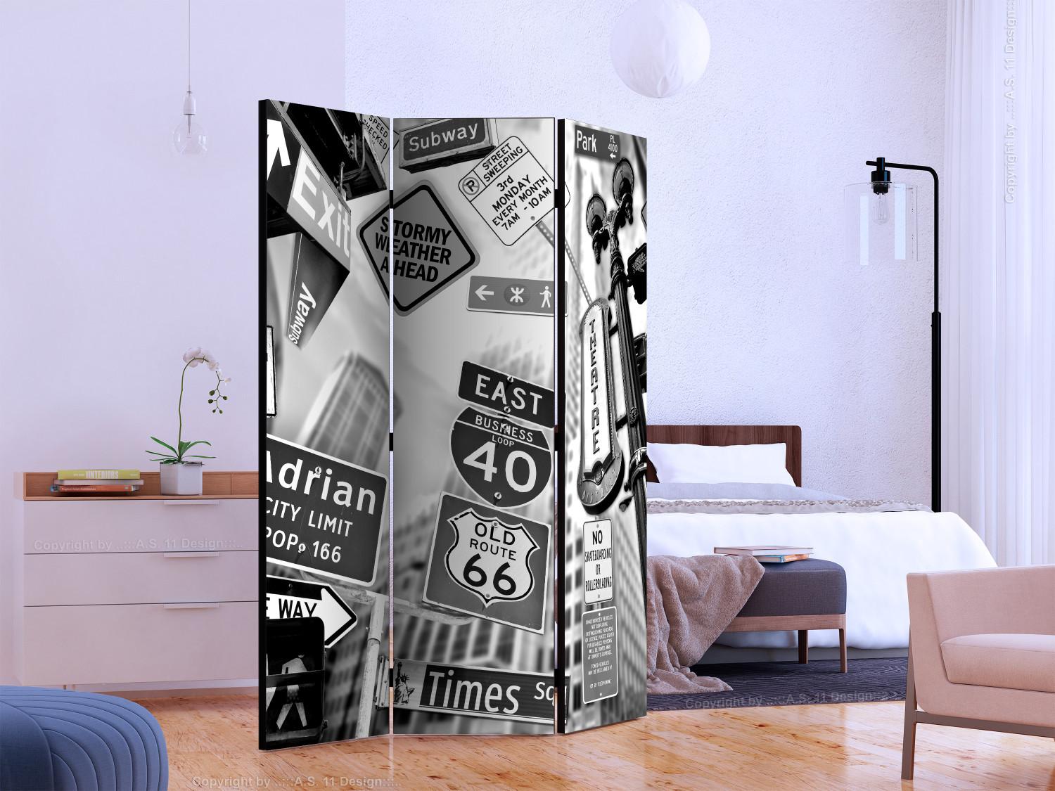Room Divider Roads to Manhattan (3-piece) - black and white road signs and city