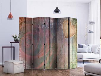 Room Divider Sculpted Memory II (5-piece) - heart and rose against a backdrop of planks