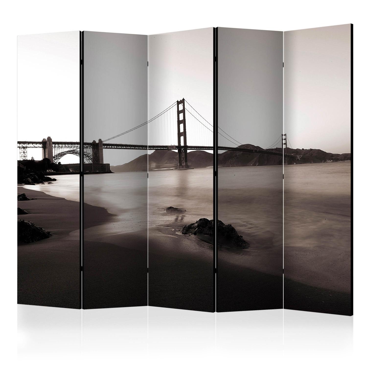 Room Divider San Francisco: Golden Gate Bridge in Black and White II - dark landscape