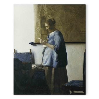 Canvas Woman in blue reading a letter