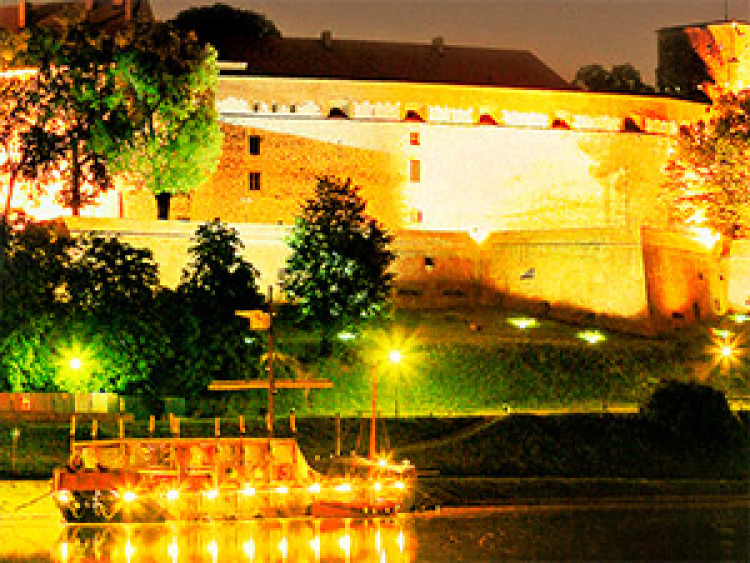 Canvas Cracow - Wawel by night 50547 additionalImage 2
